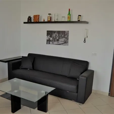 House Near The Center!! *
